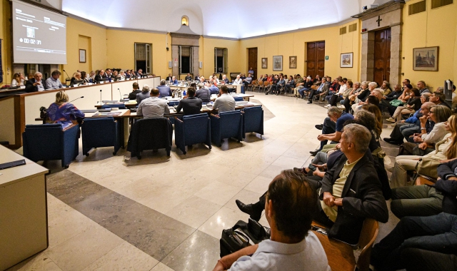Una seduta del consiglio comunale di Busto Arsizio (foto Blitz)