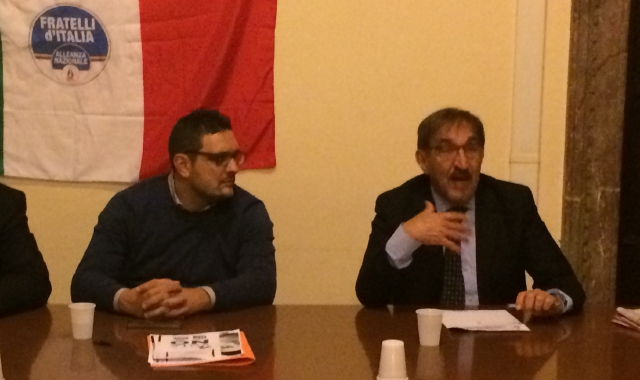 Francesco Attolini con Ignazio La Russa in una conferenza stampa a Busto  (foto Archivio)