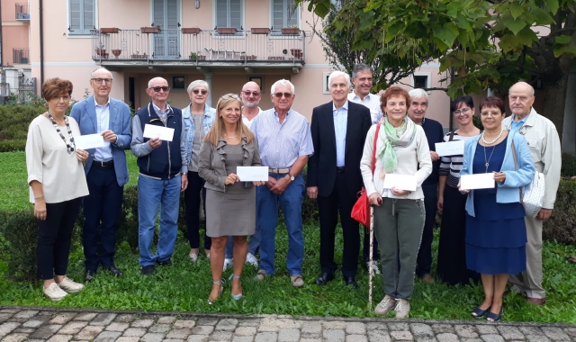 La cerimonia delle donazioni a Villa Riva