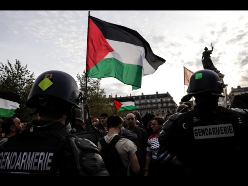Tafferugli alla manifestazione a Parigi pro-palestinesi