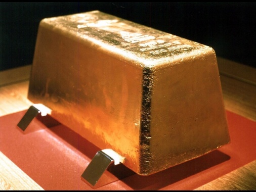 Prezzo dell'oro in calo a 1.927,70 dollari l'oncia