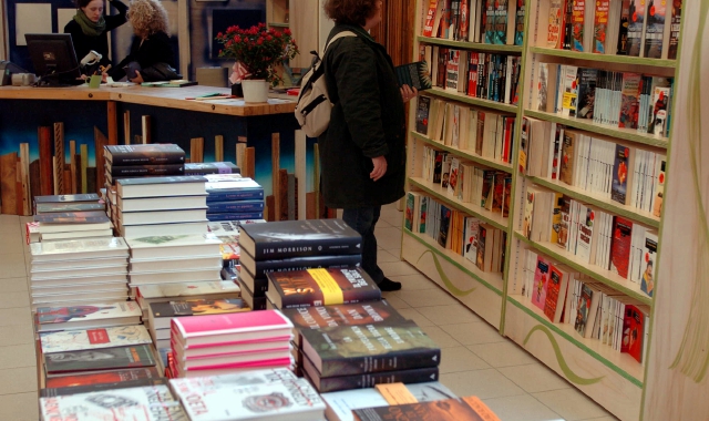 Quinto furto per la libreria Nuova Terra (Foto Archivio)