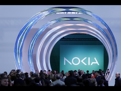 Nokia, crolla l'utile del trimestre, annuncia 14mila tagli