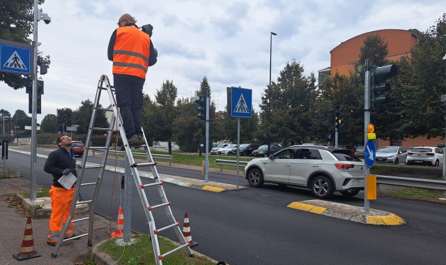 Gallarate, nuova segnaletica in Via Monte San Martino (Foto Redazione)