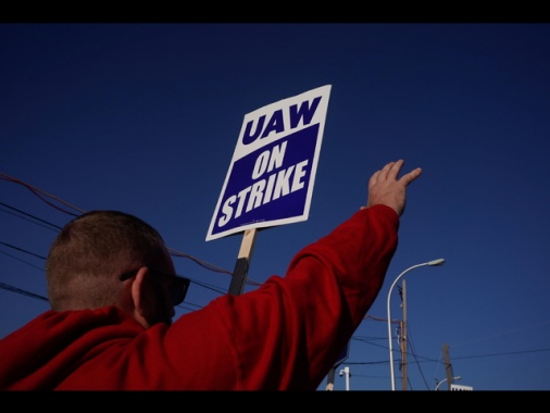 Si amplia lo sciopero auto negli Usa, stop a impianto Stellantis