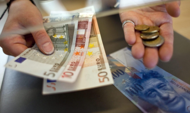 Quotazioni positive per la moneta elvetica, a 0,94 su quella europea. Sarà l’inizio di una gloriosa storia? (Foto Redazione)