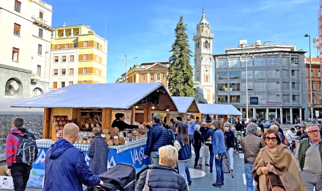 A Varese “Trentino in piazza” con bancarelle di artigianato (Foto Archivio)