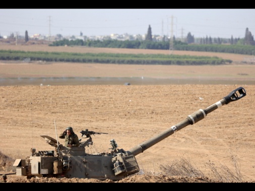 Israele, 'esercito rafforza blitz di terra nella Striscia'
