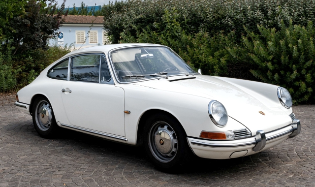 la Porsche 911 risalente al 1967 (stima 130.000/150.000 euro) (Foto Redazione)