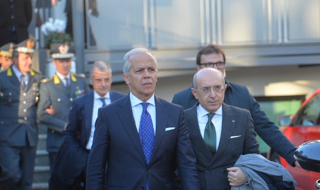 Il ministro Piantedosi (a sinistra) con il prefetto Pasquariello (foto Archivio)