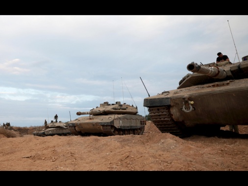 Media, esercito Israele preme su Gaza City da tre lati