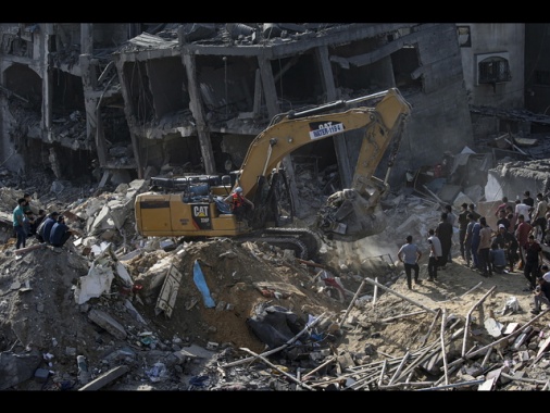 Hamas, almeno 195 i palestinesi uccisi in campo profughi Jabalia
