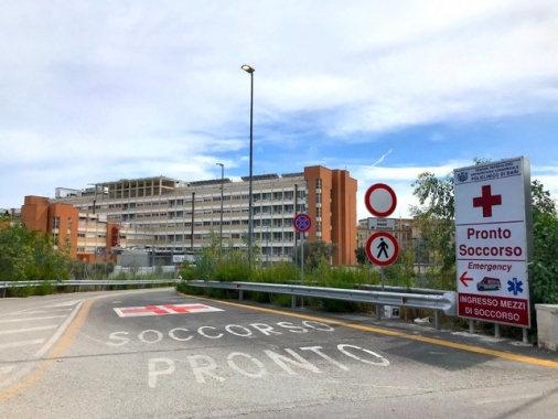 Donna accoltellata dall'ex compagno nel Barese, è grave