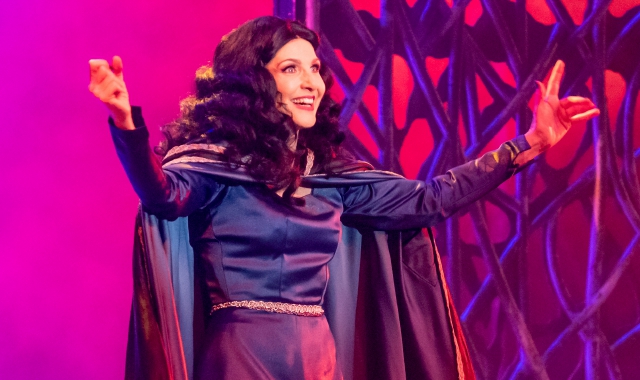 Lorella Cuccarini nei panni di Gothel nel musical “Rapunzel” (Foto Redazione)