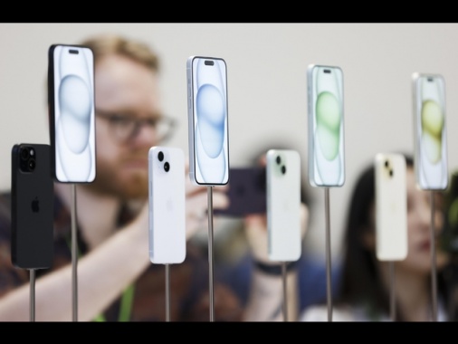 Banda svaligia magazzino di Iphone, bottino da 1 milione di euro