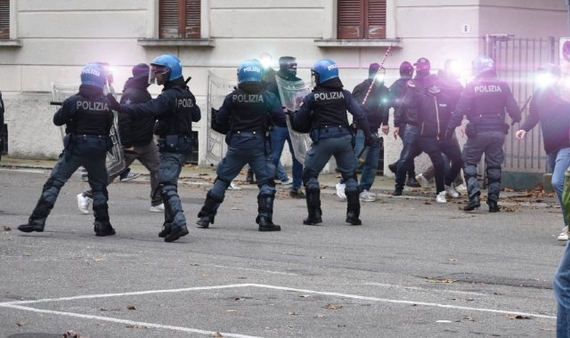 I tentativi di scontro sono avvenuti fuori dallo stadio Mari