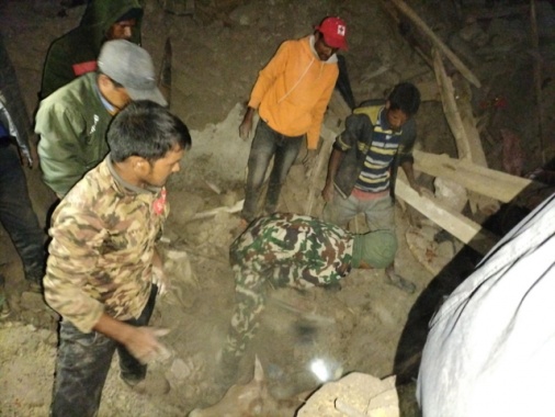 Terremoto in Nepal, 128 vittime e centinaia di feriti