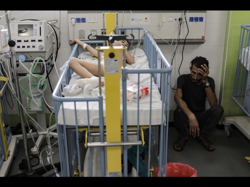 Attacco notturno presso l'ospedale per bambini a Gaza