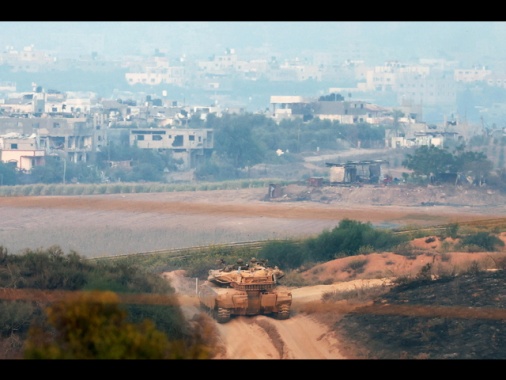 Tank Israele nel sud di Gaza City, duri scontri con Hamas