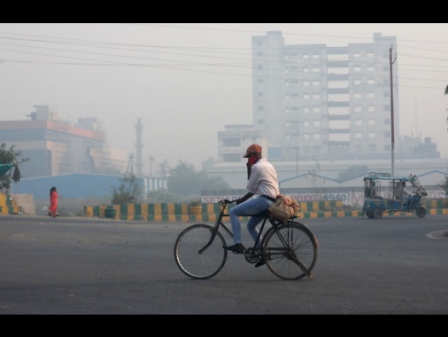 India: smog persiste, prolungata la chiusura delle scuole