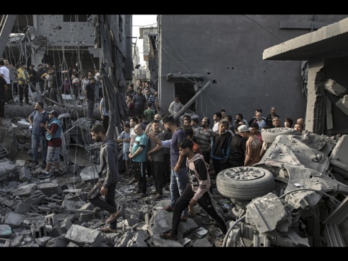Giordania lancia aiuti a Gaza, re Abdullah 