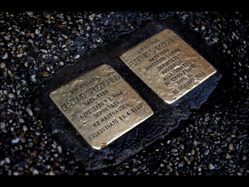 Oltraggio a pietre d'inciampo, si indaga per odio razziale