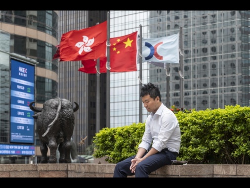 Borsa: Hong Kong negativa, apre a -0,11%