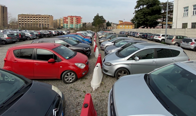 Il parcheggio attualmente utilizzato dai pendolari  (Foto Redazione)