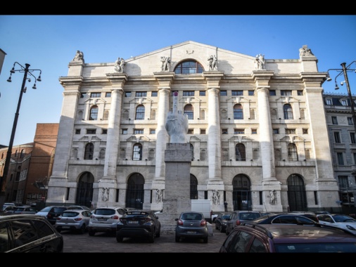 Borsa: Milano chiude in leggero rialzo, Ftse Mib +0,13%