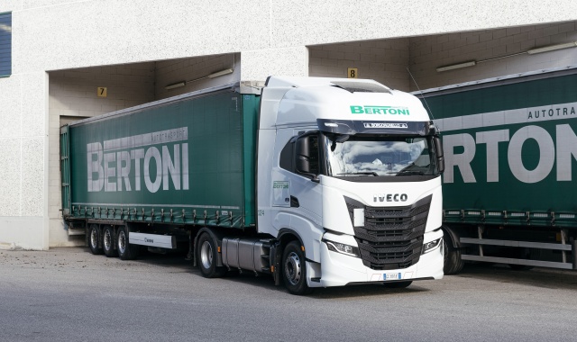 La Storia Affascinante di Autotrasporti Bertoni: Nove Decadi di Successi 1