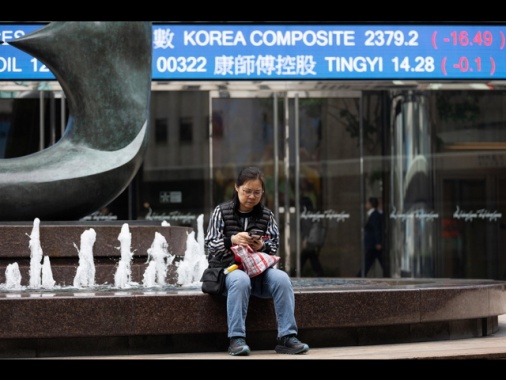 Borsa: Hong Kong poco mossa, apre a -0,09%