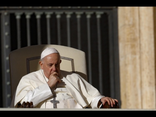 Il Papa, troppe donne vittime di abusi e violenze