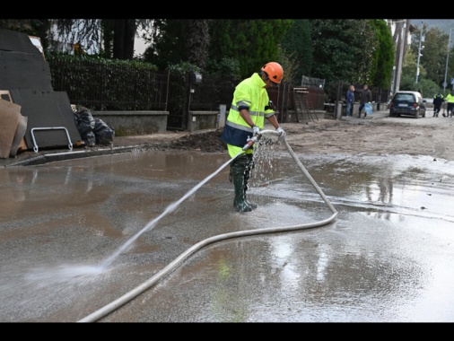 Maltempo: torrente Bagnolo esonda a Prato, evacuazioni