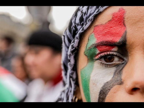 Migliaia in piazza a Parigi per il popolo palestinese