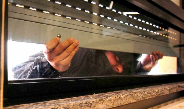 S’intensifica nella stagione autunnale l’allarme furti negli appartamenti, grazie al maggior numero di ore di buio che agevolano i malviventi. L’ultimo episodio si è verificato venerdì pomeriggio in via Caprera (foto Archivio)
