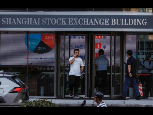 Borsa: Shanghai apre a +0,17%, Shenzhen a +0,32%