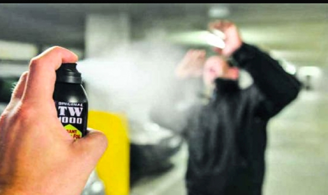 Anche lo spray al peperoncino non ha placato il rapinatore