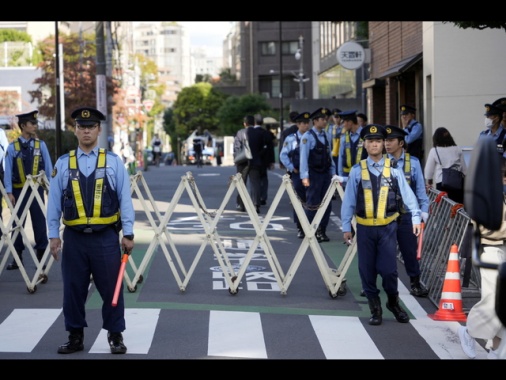Auto contro barriere vicino all'ambasciata di Israele a Tokyo