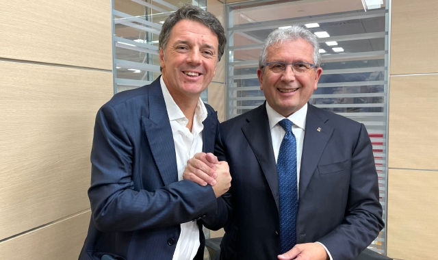 Matteo Renzi con Gianfranco Librandi questa mattina a Saronno (foto Blitz)