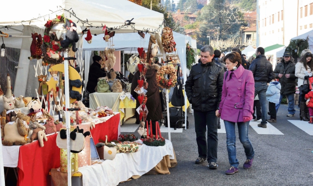 I mercatini di Natale a Varese (Foto Archivio)