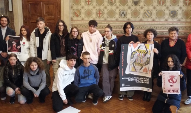 La presentazione delle iniziative per la Giornata internazionale contro la violenza sulle donne: il  manifesto realizzato dagli studenti dell’istituto Carlo Dell'Acqua