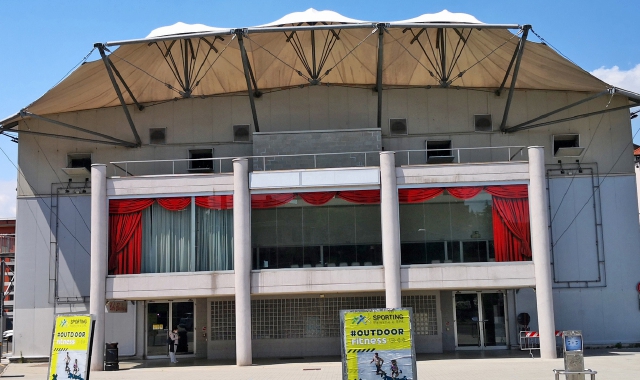 Il teatro di piazza Repubblica a Varese (Foto Archivio)