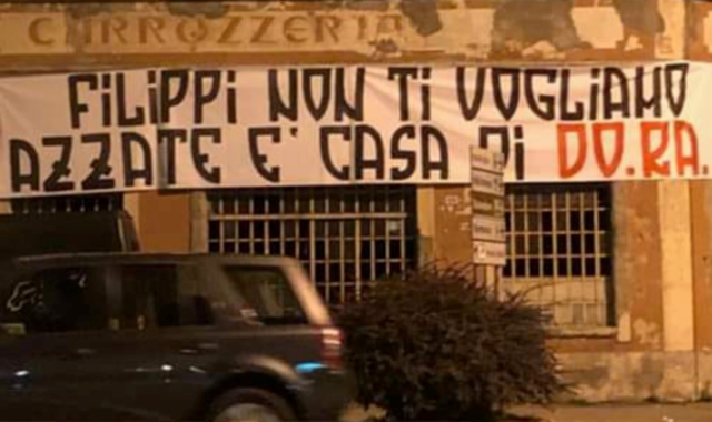 Azzate, striscioni DoRa: «Fu apologia di fascismo»
