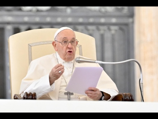 Il Papa, criticità nella sanità, no medicina a pagamento