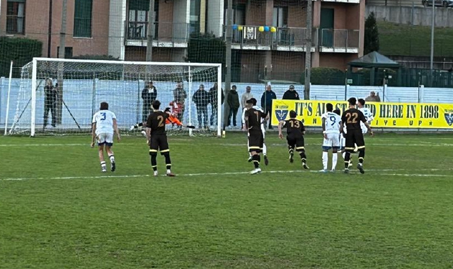 Il rigore di Mira che ha sbloccato il match vinto 2-0 dalla  Solbiatese a Casteggio