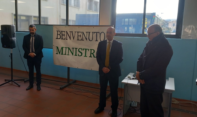 Valditara contestato ad Arona
