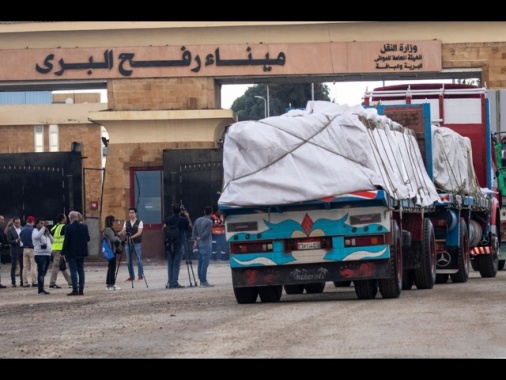 Cisterne di carburante da Rafah a Gaza, feriti entrati in Egitto