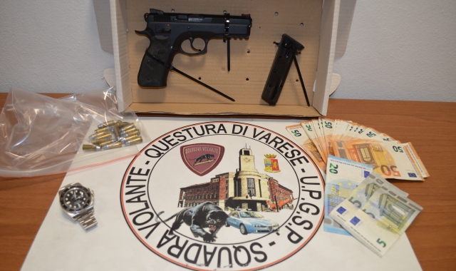 In auto con soldi e pistola rubata: fermato a Varese