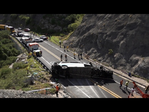 Messico: autobus si ribalta in Veracruz, 12 morti e 58 feriti