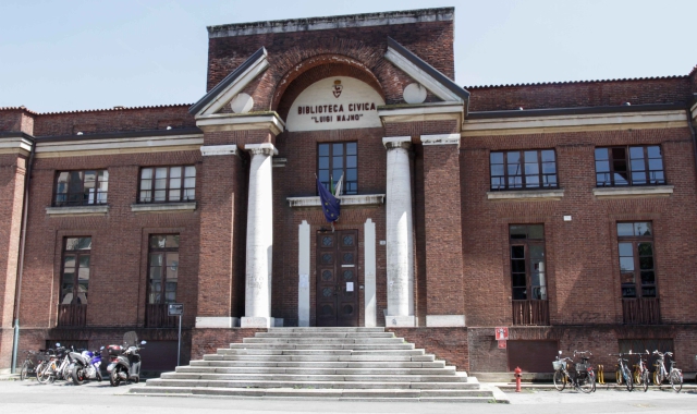 Piazza san Lorenzo e la biblioteca comunale Luigi Majno di Gallarate (Foto Archivio)